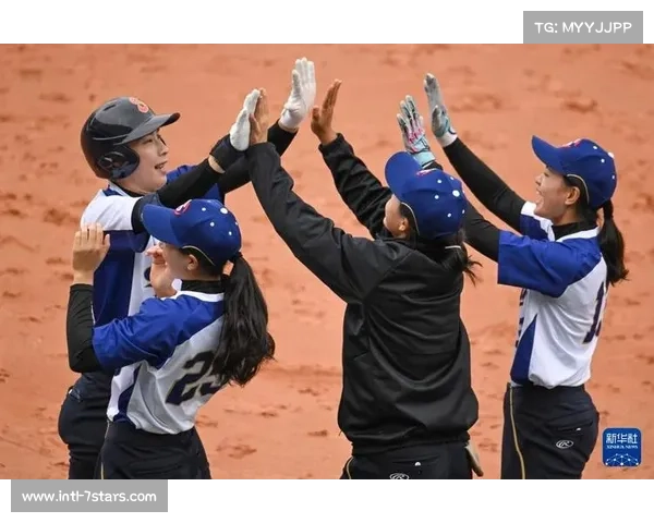 全国女子垒球冠军杯赛四川攀枝花举办，红格训练基地迎十一支队伍